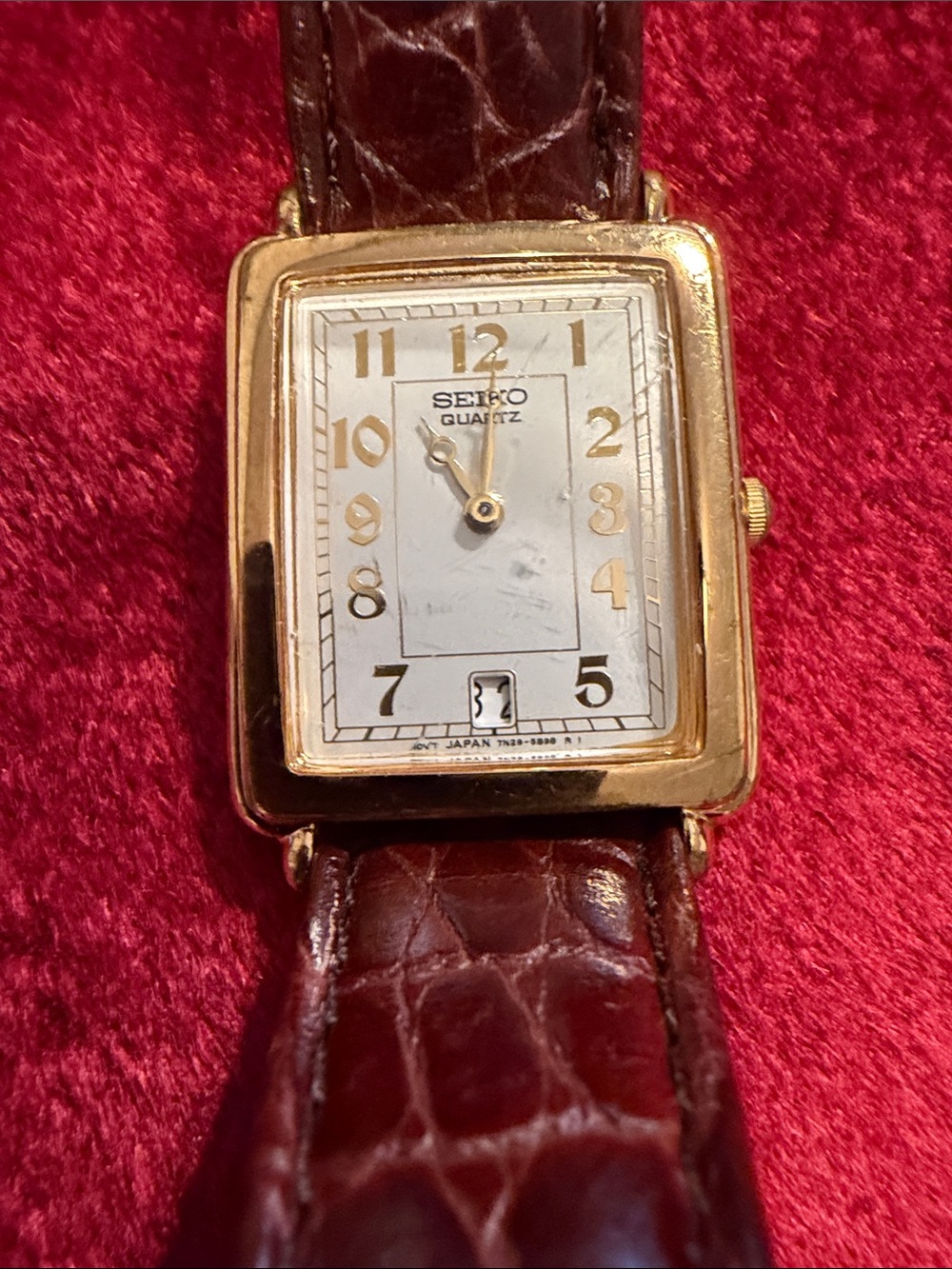 Seiko Gold-Tone Watch wBrown Leather Strap  needs $10 battery v good condition